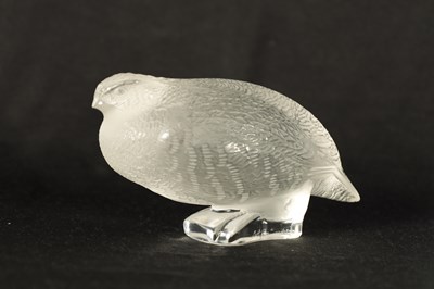 Lot 22 - A LALIQUE FRANCE FROSTED GLASS BIRD SCULPTURE