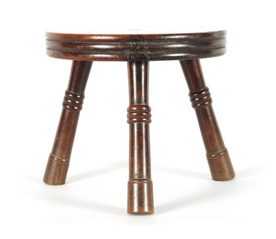 Lot 559 - AN EARLY/MID 19TH CENTURY YEW WOOD LOW STOOL