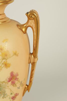 Lot 77 - AN ORNATE ROYAL WORCESTER GILT AND IVORY GROUND SCROLLED TWO-HANDLED CABINET VASE AND COVER