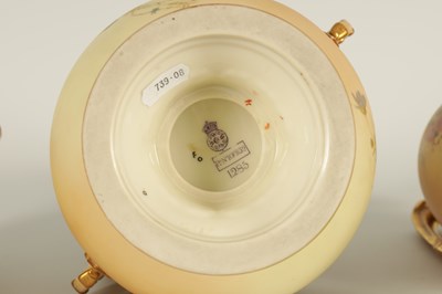 Lot 52 - AN ORNATE ROYAL WORCESTER GILT AND IVORY GROUND SCROLLED TWO-HANDLED CABINET VASE AND COVER
