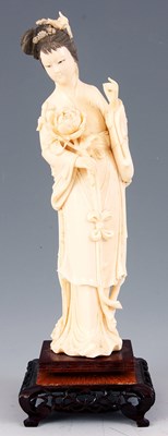 Lot 118 - A LATE 19TH CENTURY CHINESE CARVED IVORY...