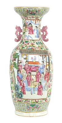 Lot 228 - AN EARLY 20TH CENTURY CHINESE FAMILLE ROSE PORCELAIN VASE