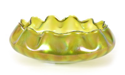 Lot 28 - AN EARLY 20TH CENTURY GREEN OPALESCENT LOETZ GLASS BOWL