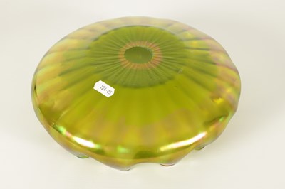 Lot 28 - AN EARLY 20TH CENTURY GREEN OPALESCENT LOETZ GLASS BOWL