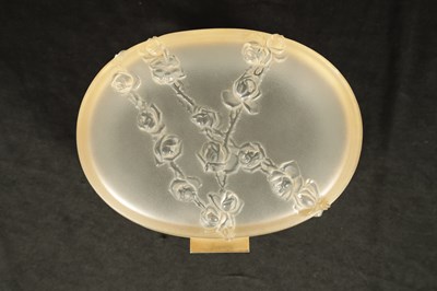 Lot 29 - LALIQUE, FRANCE. A 20TH CENTURY COPPELIA OVAL FROSTED GLASS DRESSING TABLE BOX