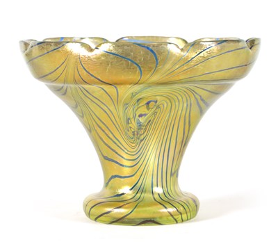 Lot 26 - AN EARLY 20TH-CENTURY IRIDESCENT GLASS FRITZ HECKERT ‘CHANGEANT’ VASE BY OTTO THAMM