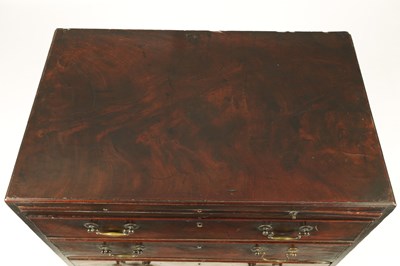 Lot 1143 - A GOOD GEORGE III MAHOGANY CADDY TOP CHEST OF DRAWERS OF SUPERB COLOUR AND PATINATION