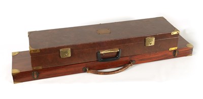 Lot 415 - AN EARLY 20TH CENTURY BRASS MOUNTED MAHOGANY GUN CASE