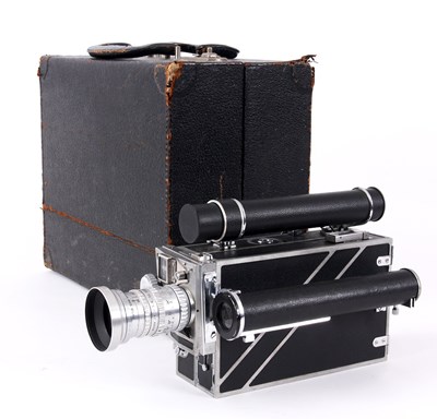 Lot 901 - A 1940’s CINE-KODAK SPECIAL II MOTION CAMERA...