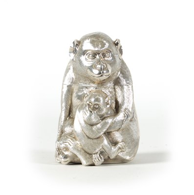 Lot 159 - A FINE JAPANESE MEIJI PERIOD SILVER TEA CADDY DEPICTING A SEATED MONKEY WITH INFANTS