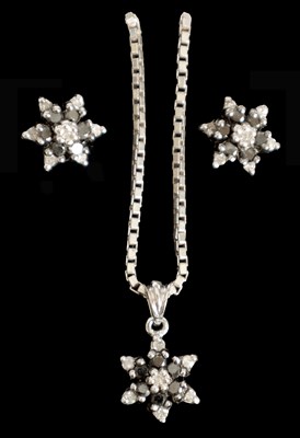 Lot 410 - A SET OF VINTAGE 9CT WHITE GOLD BLACK DIAMOND NECKLACE AND EARRINGS
