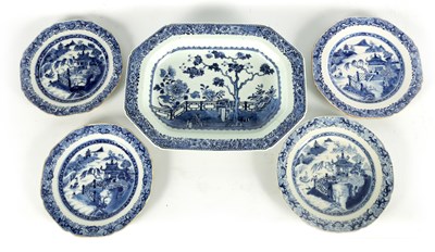 Lot 162 - AN 18TH CENTURY CHINESE BLUE AND WHITE CLIPPED RECTANGULAR DISH