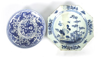 Lot 179 - AN 18TH CENTURY CHINESE BLUE AND WHITE OCTAGANAL DISH
