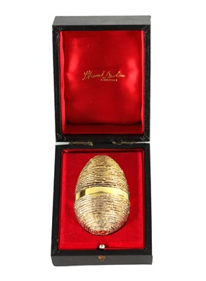 Lot 352 - A 1991 STUART DEVLIN SILVER GILT NOVELTY EGG