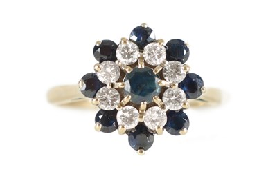 Lot 314 - A LADIES 18CT WHITE GOLD SAPPHIRE AND DIAMOND RING