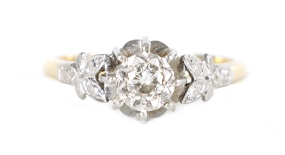 Lot 276 - AN 18CT YELLOW GOLD AND PLATINUM SOLITAIRE DIAMOND RING