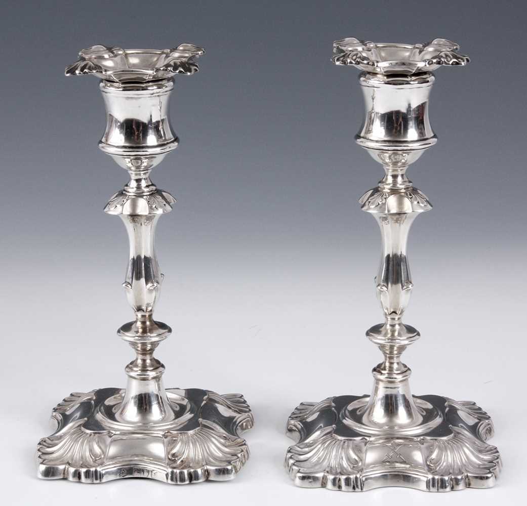 Lot 260 - A PAIR OF SMALL GEORGIAN STYLE EDWARDIAN...