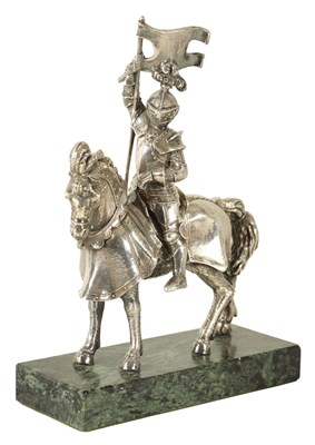 Lot 365 - AN EARLY 20TH CENTURY FILLED SILVER KNIGHT ON HORSE BACK