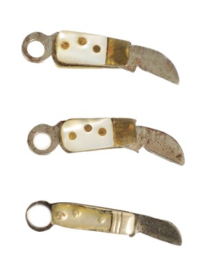 Lot 409 - A COLLECTION OF THREE VICTORIAN MICRO-MINIATURE FOLDING PEN KNIVES