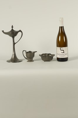 Lot 533 - AN ARTS AND CRAFTS PEWTER LAMP STAMPED KAYSERZINN NO. 4499 TOGETHER WITH AN ART NOUVEAU PEWTER JUG AND BOWL STAMPED ORIVIT