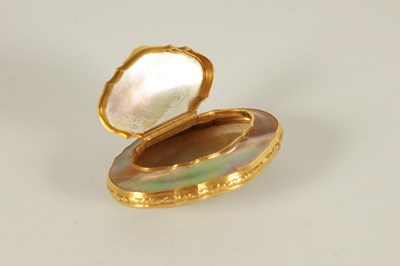 Lot 302 - A 19TH CENTURY CONTINENTAL 18CT GOLD MOUNTED ABALONE SHELL SNUFF BOX