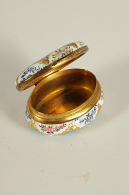 Lot 54 - AN 18TH CENTURY LIMOGES ENAMEL PORCELAIN PATCH BOX