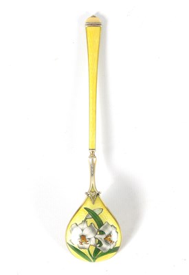 Lot 263 - AN EARLY 20TH CENTURY SILVER GILT AND ENAMEL SPOON