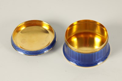 Lot 253 - A RARE EARLY 19TH CENTURY DAVID ANDERSEN SILVER GILT AND GUILLOCHE ENAMEL ROUND TABLE BOX