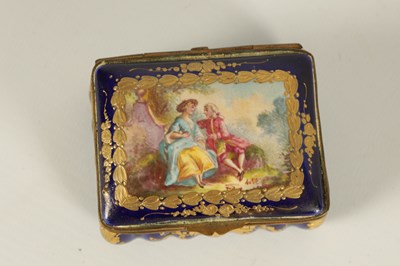 Lot 88 - AN 18TH CENTURY SEVRES STYLE PORCELAIN BOX