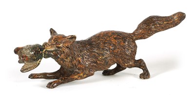 Lot 669 - A RARE SMALL EARLY 20TH CENTURY AUSTRIAN COLD PAINTED BRONZE SCULPTURE OF A FOX CARRYING A DUCK