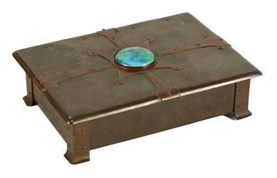 Lot 522 - AN ARTS AND CRAFTS PATINATED COPPER CIGARETTE BOX IN THE MANNER OF JESSON, BIRKETT & CO