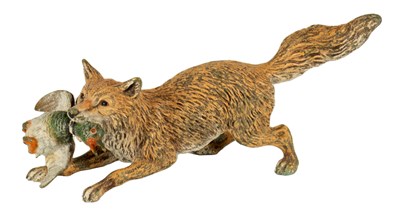 Lot 730 - AN EARLY 20TH CENTURY AUSTRIAN COLD PAINTED BRONZE SCULPTURE OF A FOX CARRYING A DUCK