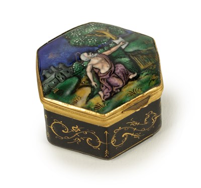 Lot 281 - AN 18TH CENTURY FRENCH LIMOGES ENAMEL HEXAGONAL PATCH BOX