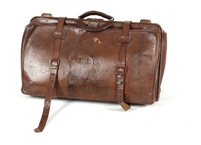 Lot 655 - A LARGE VINTAGE BROWN LEATHER GLADSTONE BAG