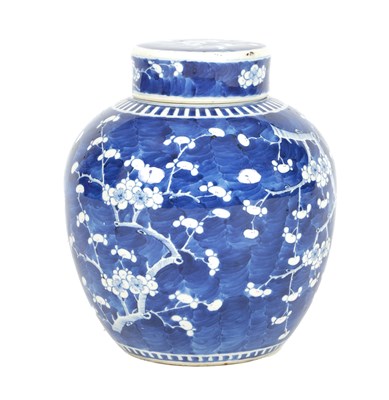Lot 187 - A 19TH CENTURY CHINESE BLUE AND WHITE PRUNUS BLOSSOM GINGER JAR AND COVER