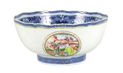 Lot 140 - A 19TH CENTURY CHINESE BLUE AND WHITE PORCELAIN BOWL