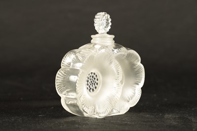 Lot 7 - A FRENCH RENE LALIQUE CLEAR GLASS “DUEX FLEUR” SCENT BOTTLE