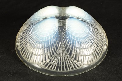 Lot 27 - A FRENCH RENE LALIQUE OPALESCENT GLASS 'COQUILLES' BOWL