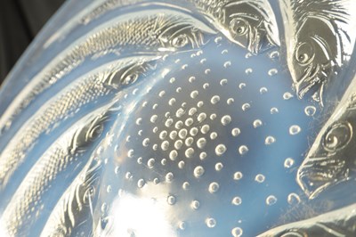 Lot 15 - AN R LALIQUE, ‘POISSONS’ OPALESCENT GLASS COUPE PLATE