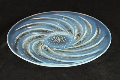 Lot 15 - AN R LALIQUE, ‘POISSONS’ OPALESCENT GLASS COUPE PLATE
