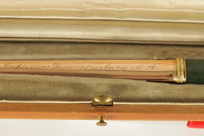 Lot 425 - A LATE 19TH CENTURY CASED FABERGE 14CT GOLD AND NEPHRITE PAPERKNIFE, WORKMASTER ERIK KOLLIN (1836 - 1901)