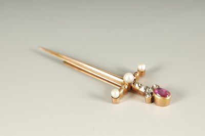 Lot 400 - A LATE 19TH CENTURY FABERGE 14CT GOLD, RUBY, DIAMOND AND PEARL BOOKMARK, WORKMASTER AUGUST HOLLMING (1854 - 1913)