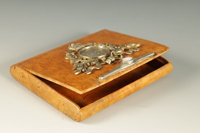Lot 406 - AN EARLY 20TH CENTURY FABERGE SILVER MOUNTED KARELIAN BIRCH CIGARETTE CASE