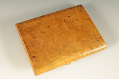 Lot 406 - AN EARLY 20TH CENTURY FABERGE SILVER MOUNTED KARELIAN BIRCH CIGARETTE CASE