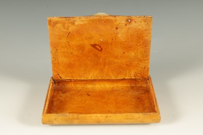 Lot 406 - AN EARLY 20TH CENTURY FABERGE SILVER MOUNTED KARELIAN BIRCH CIGARETTE CASE