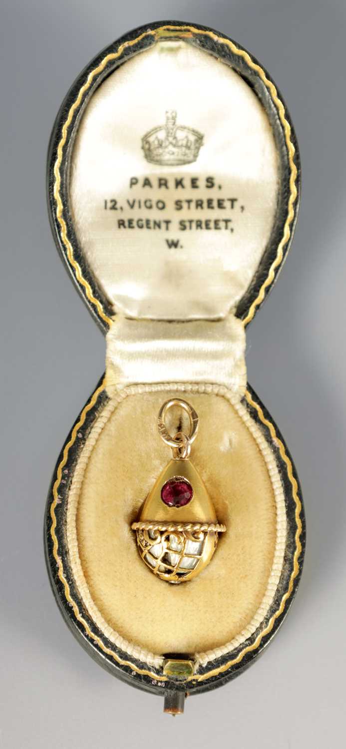 Lot 280 - A LATE 19TH CENTURY FABERGE 14CT GOLD ENAMEL AND RUBY PENDANT EGG, WORKMASTER HENRIK WIGSTROM