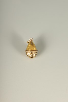 Lot 280 - A LATE 19TH CENTURY FABERGE 14CT GOLD ENAMEL AND RUBY PENDANT EGG, WORKMASTER HENRIK WIGSTROM