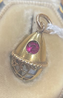 Lot 280 - A LATE 19TH CENTURY FABERGE 14CT GOLD ENAMEL AND RUBY PENDANT EGG, WORKMASTER HENRIK WIGSTROM