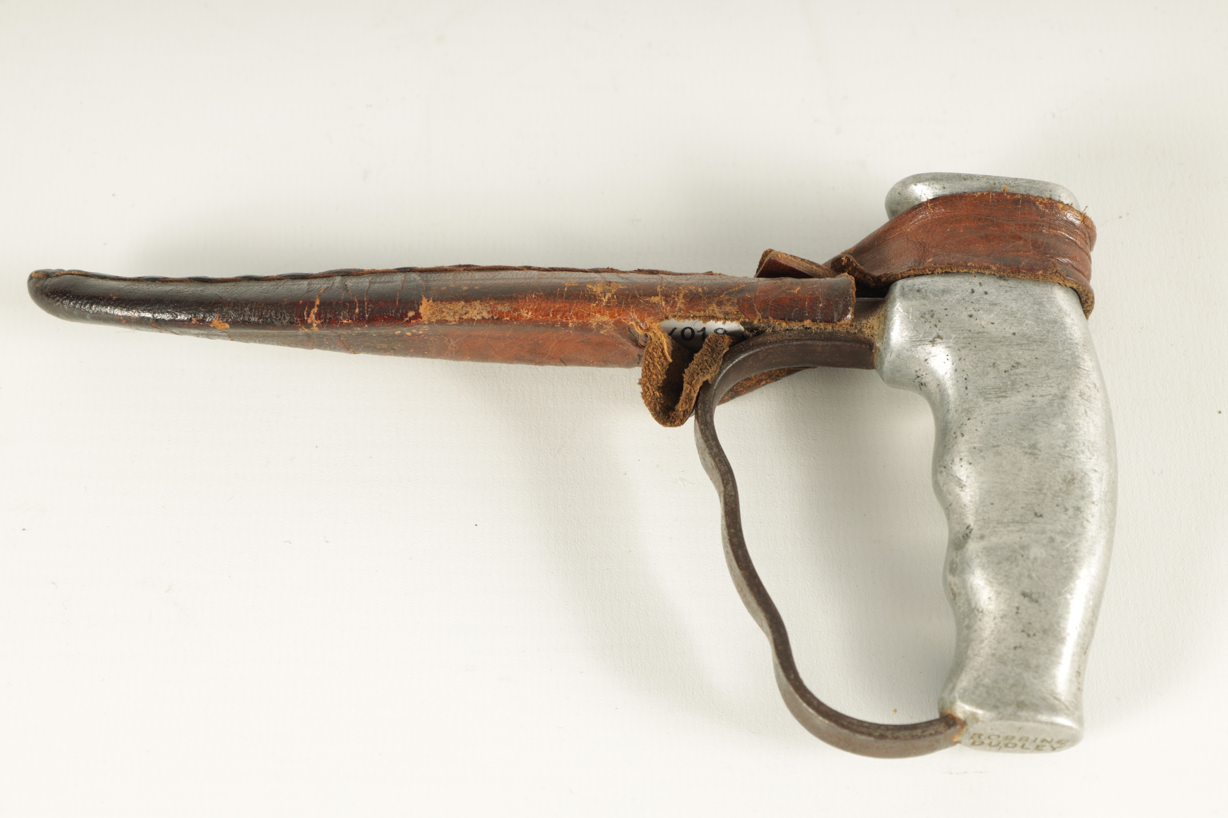 Lot 418 - A WW1 BRITISH OFFICERS PUNCH DAGGER SIGNED
