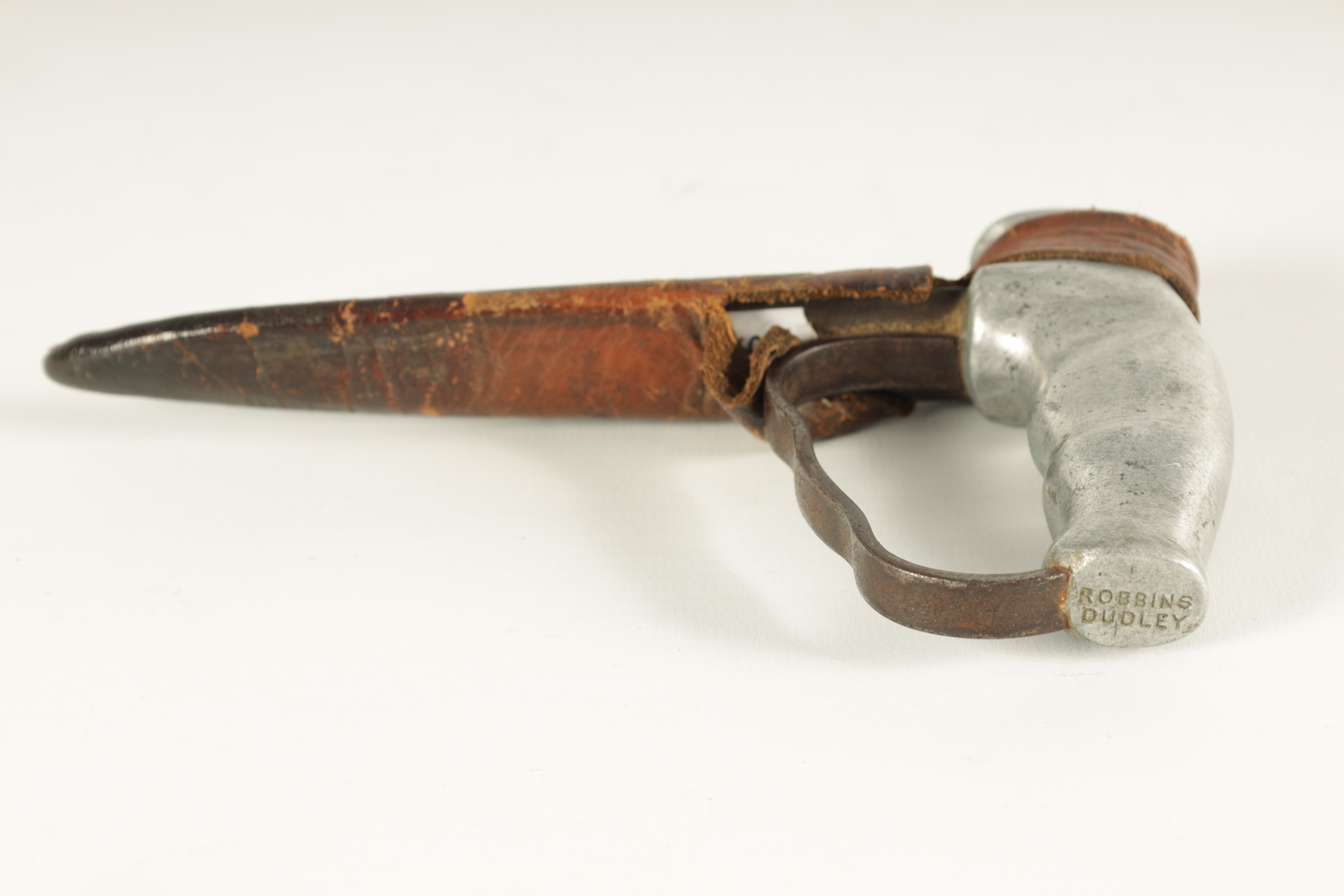 Lot 418 A WW1 BRITISH OFFICERS PUNCH DAGGER SIGNED